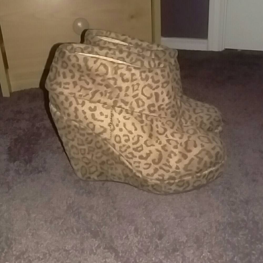 Shoes - Picture 1 of 4